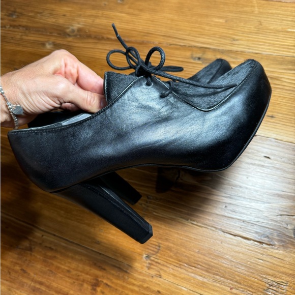 Me Too Lynessa Leather and calf hair Platform Heel Ankle Bootie size 8.5 Lace Up - Picture 4 of 9